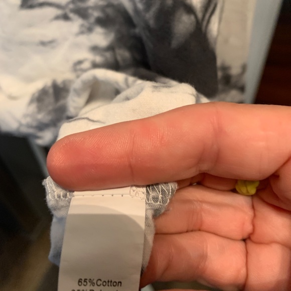 Shein New York crop sweatshirt . Worn a few times - Picture 9 of 9